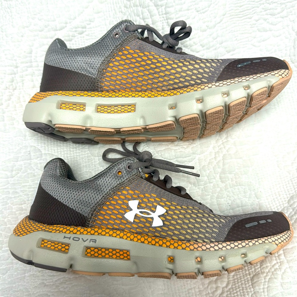 NEW! UNDER ARMOUR HOVR SNEAKERS SZ 8.5